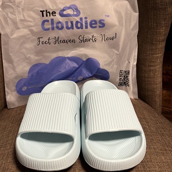 The Cloudies women's 40-41 - Picture 2 of 6